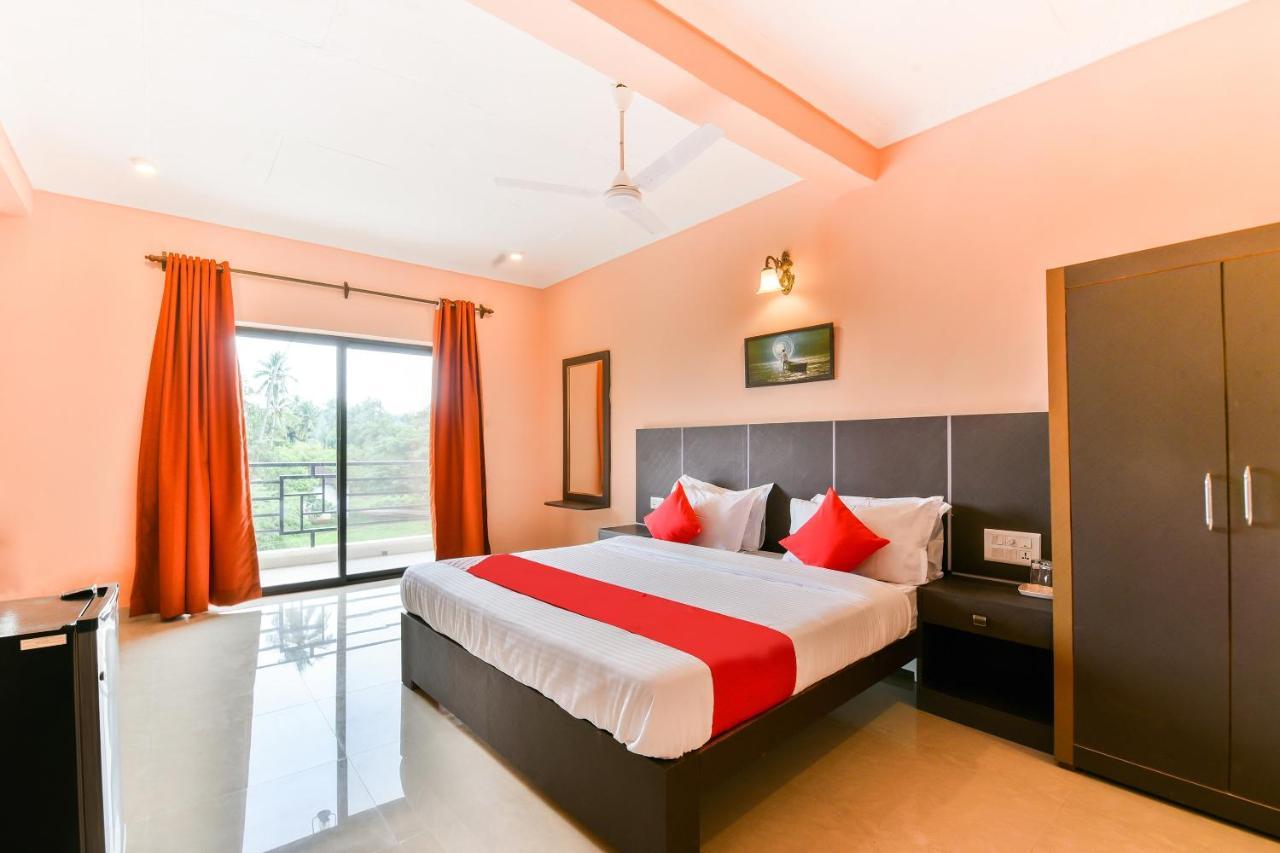 Oyo 15836 River Front 3* Morjim